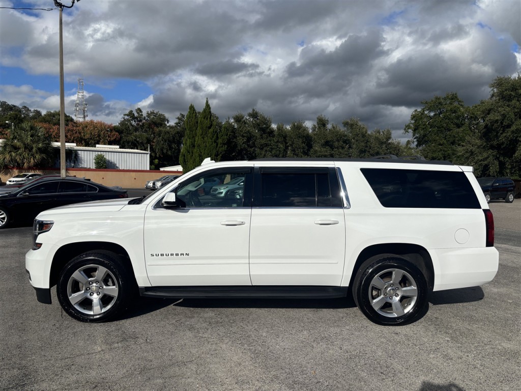 2019 Chevrolet Suburban Image 2