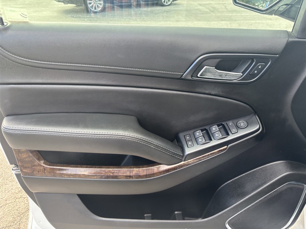 2019 Chevrolet Suburban Image 12