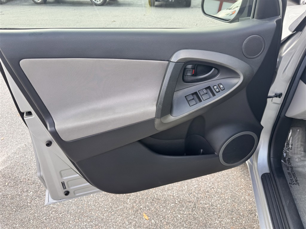 2011 Toyota Rav4 Image 17