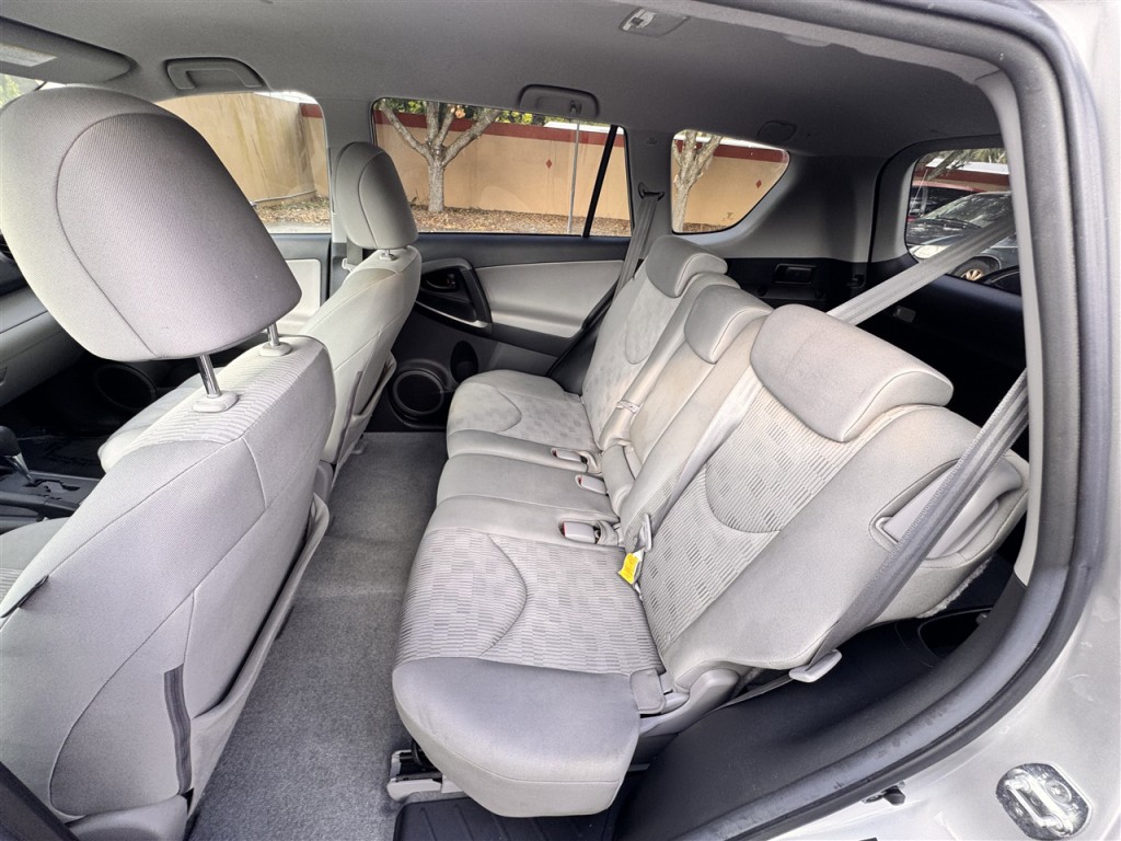 2011 Toyota Rav4 Image 18