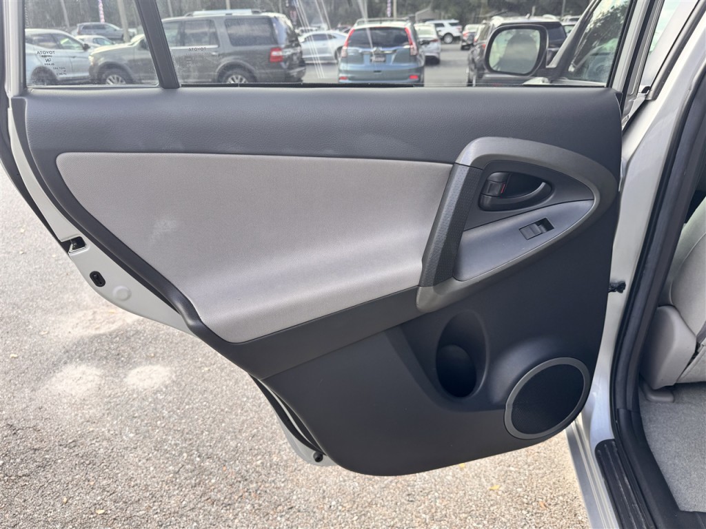 2011 Toyota Rav4 Image 19