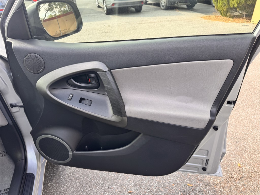 2011 Toyota Rav4 Image 23