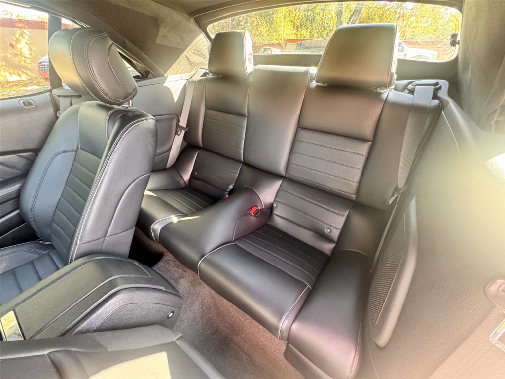 2013 Ford Mustang Image 19