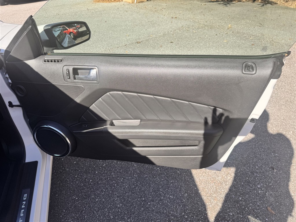 2013 Ford Mustang Image 22