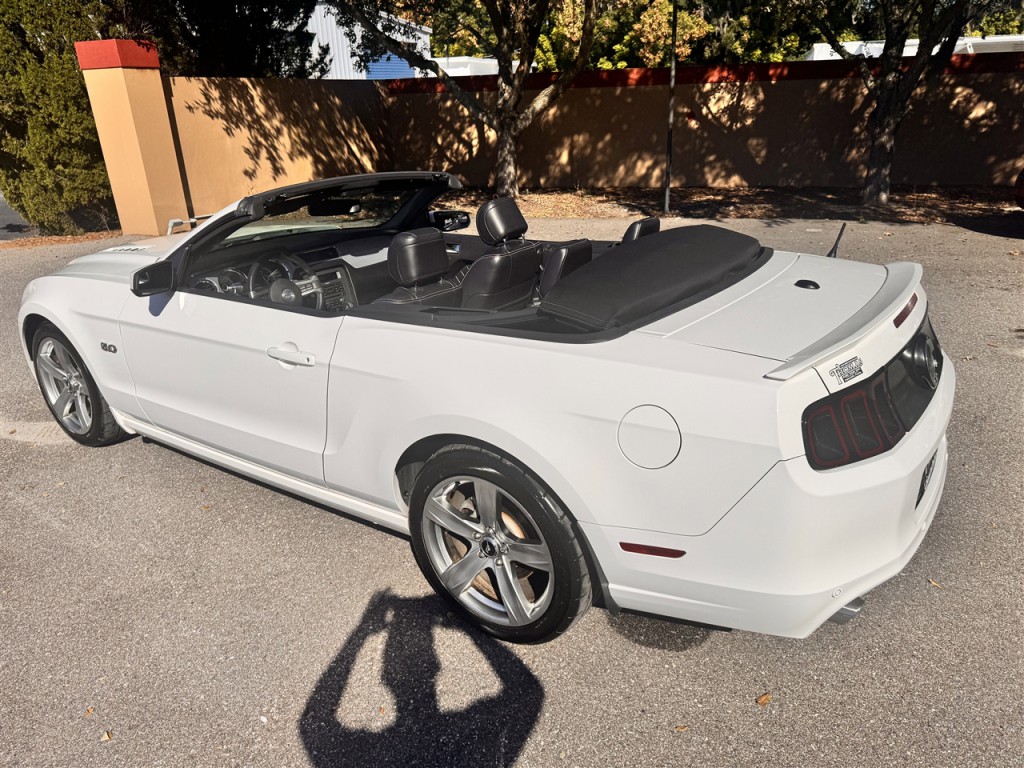 2013 Ford Mustang Image 24