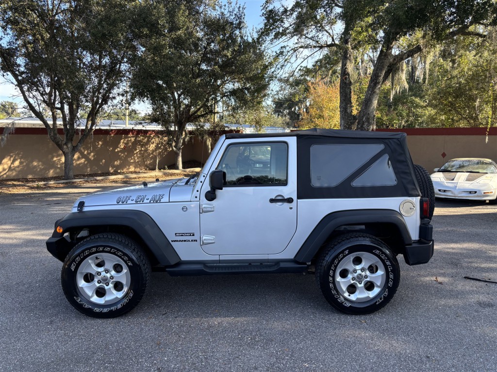 2012 Jeep Wrangler Image 2