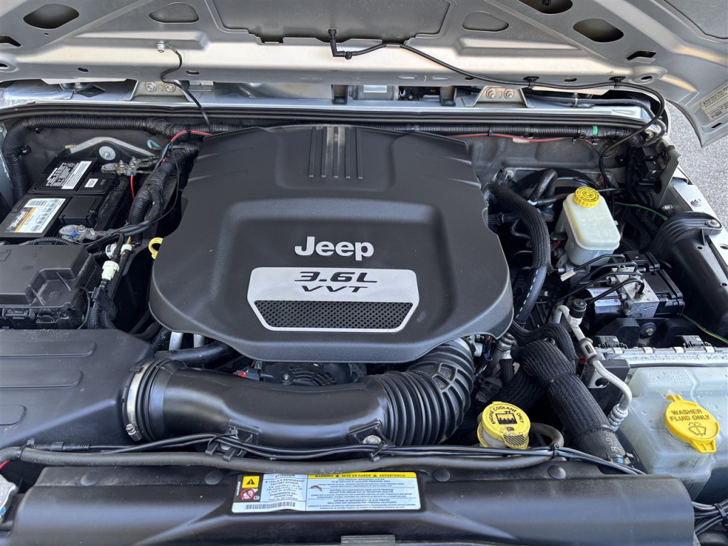 2012 Jeep Wrangler Image 8