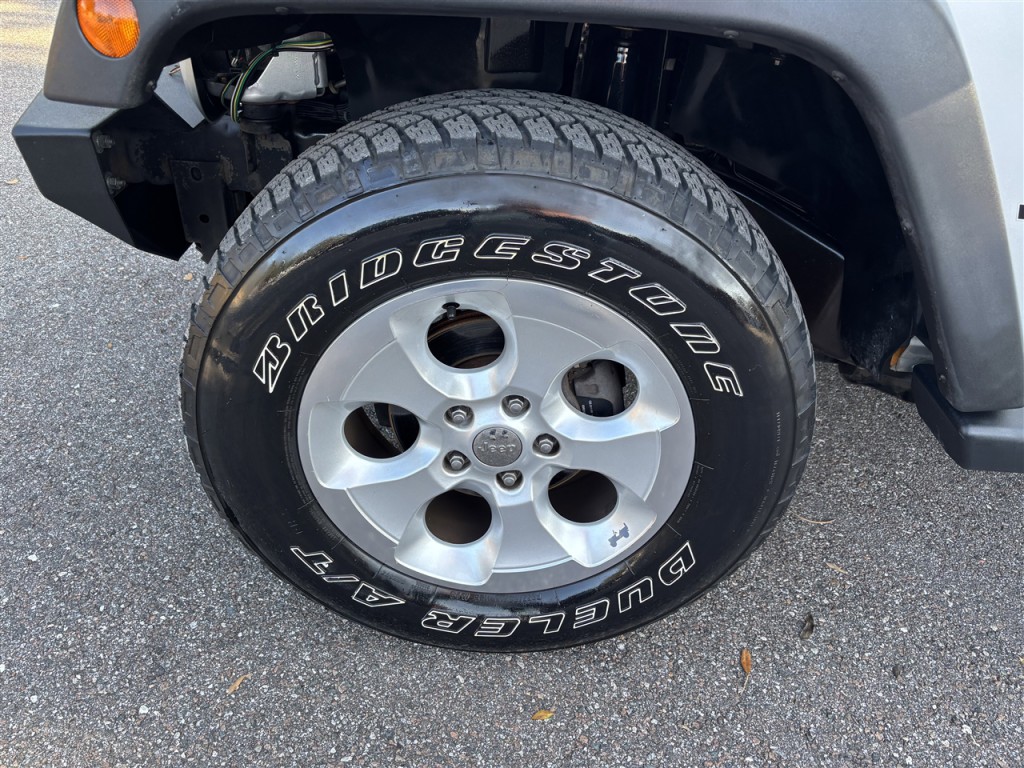 2012 Jeep Wrangler Image 9