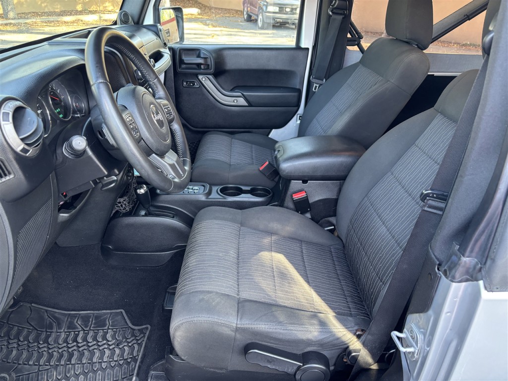 2012 Jeep Wrangler Image 10