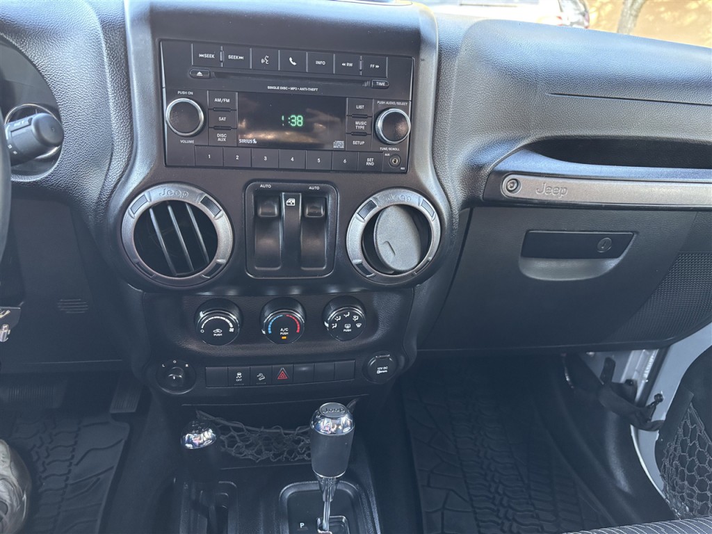 2012 Jeep Wrangler Image 13