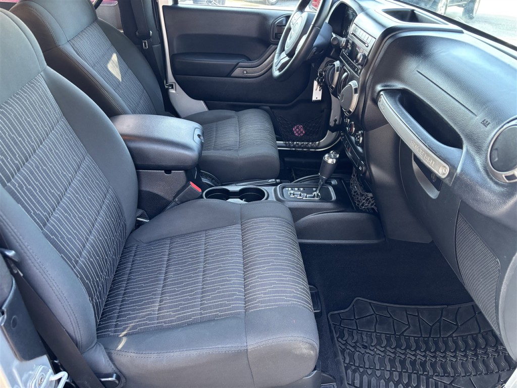 2012 Jeep Wrangler Image 15