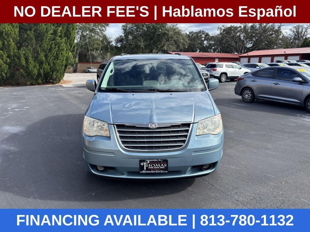 2010 Chrysler Town & Country Image 8