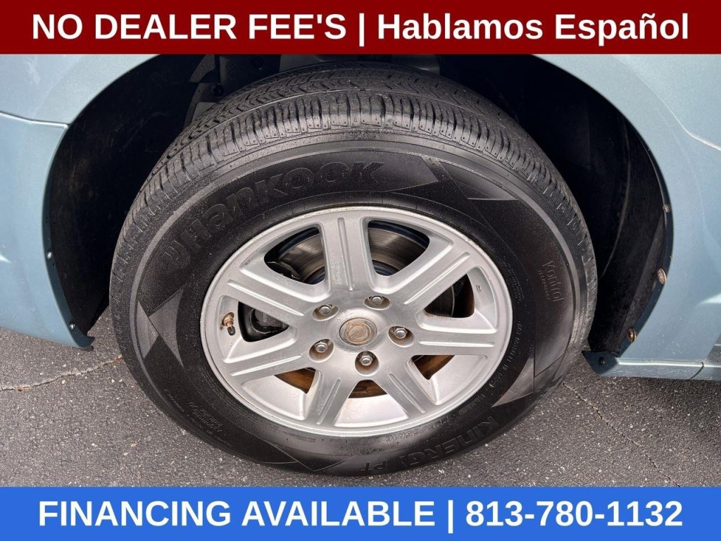 2010 Chrysler Town & Country Image 10