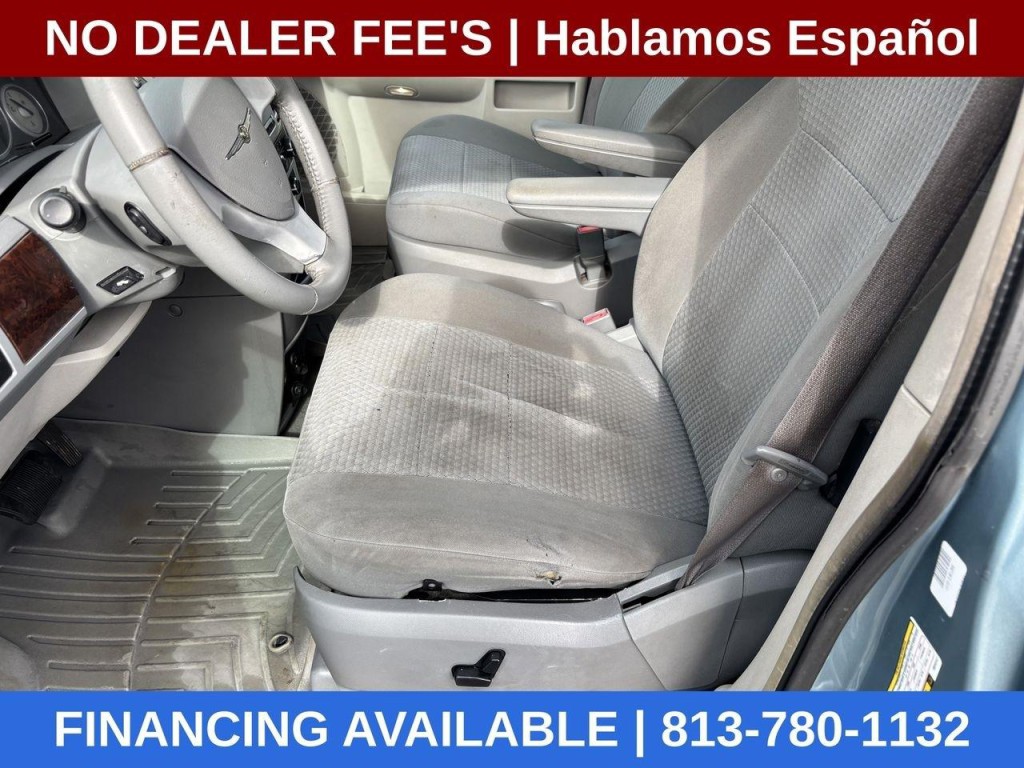 2010 Chrysler Town & Country Image 12