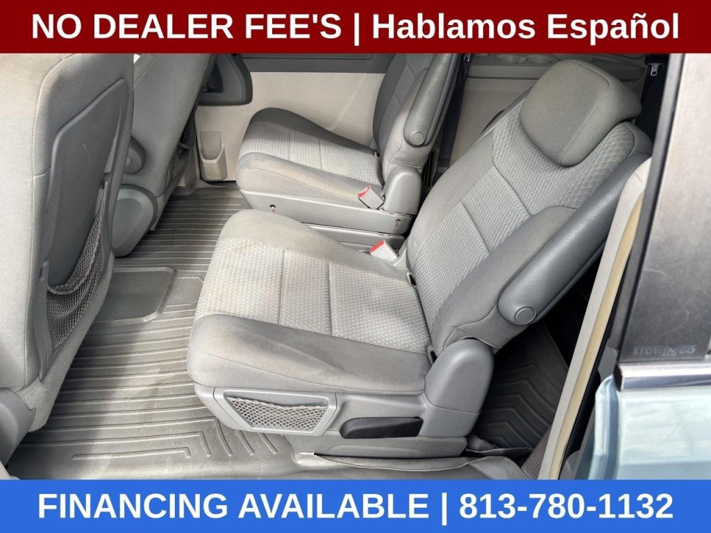 2010 Chrysler Town & Country Image 16