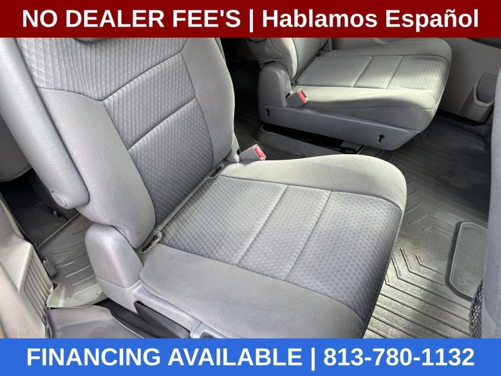 2010 Chrysler Town & Country Image 18