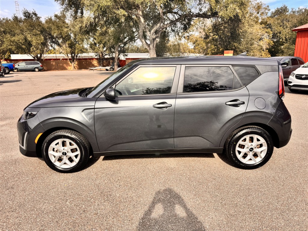 2024 Kia Soul Image 2