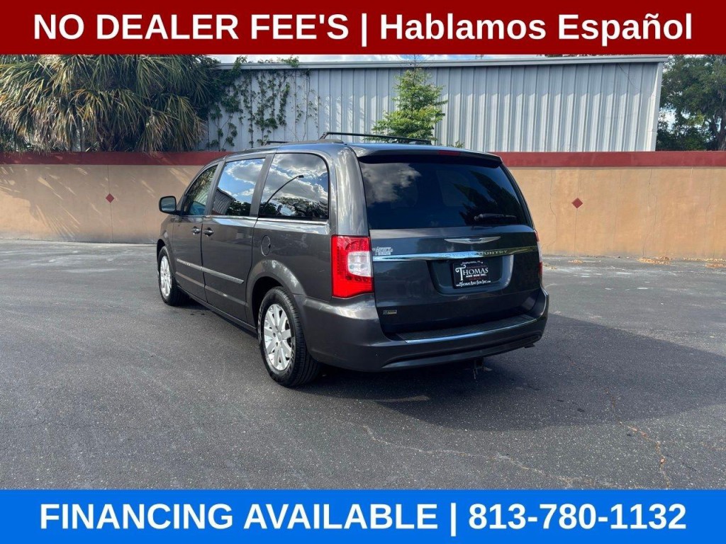 2015 Chrysler Town & Country Image 3