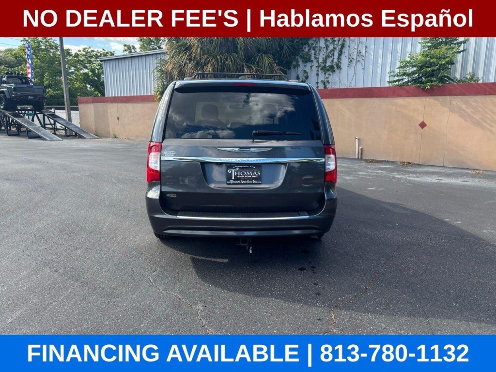 2015 Chrysler Town & Country Image 4