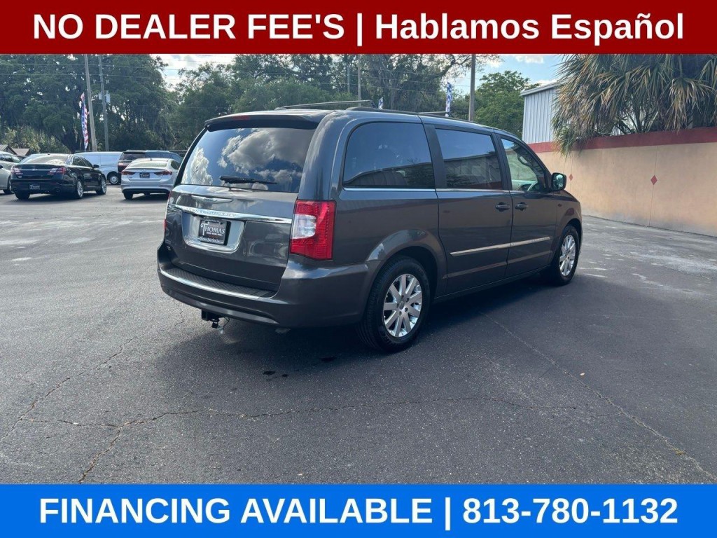 2015 Chrysler Town & Country Image 5