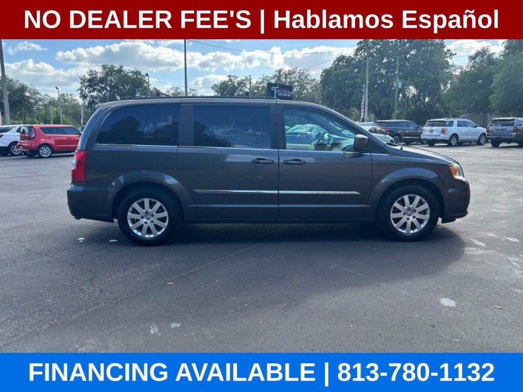 2015 Chrysler Town & Country Image 6