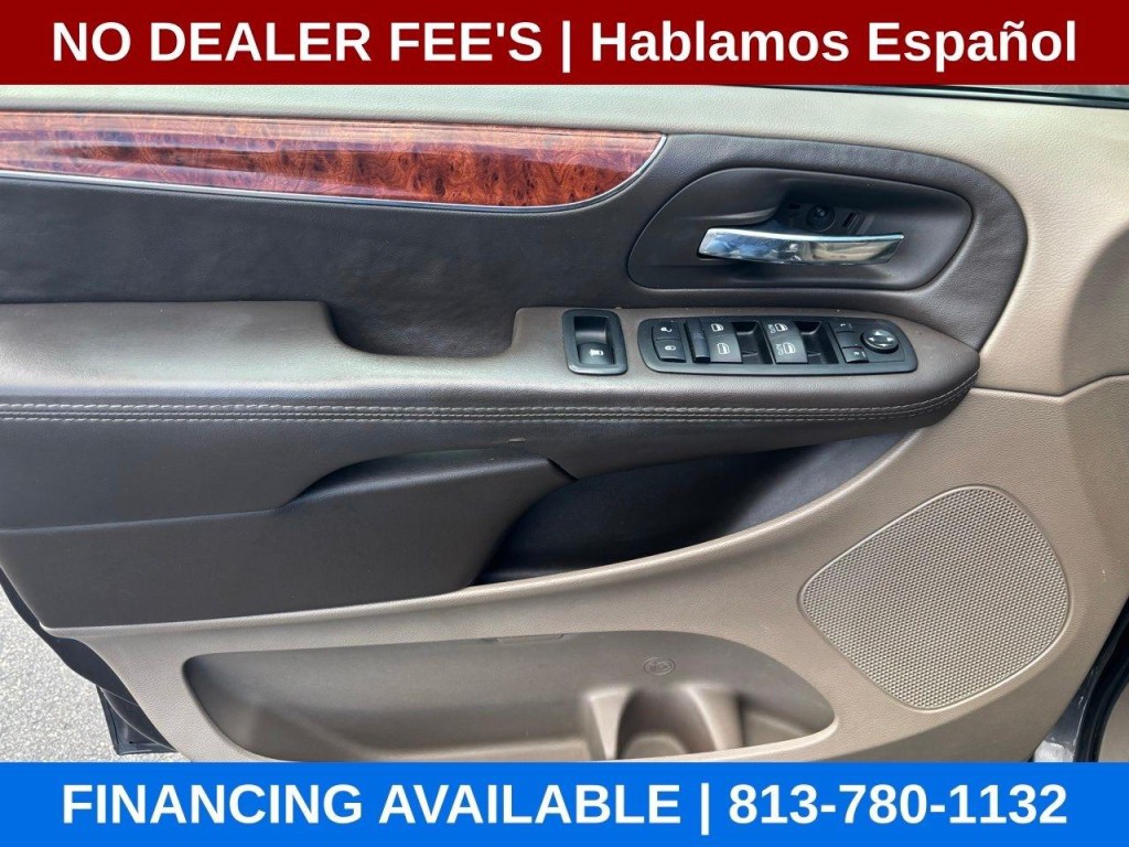 2015 Chrysler Town & Country Image 11