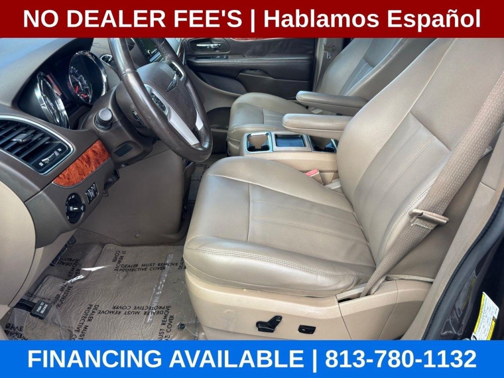 2015 Chrysler Town & Country Image 12