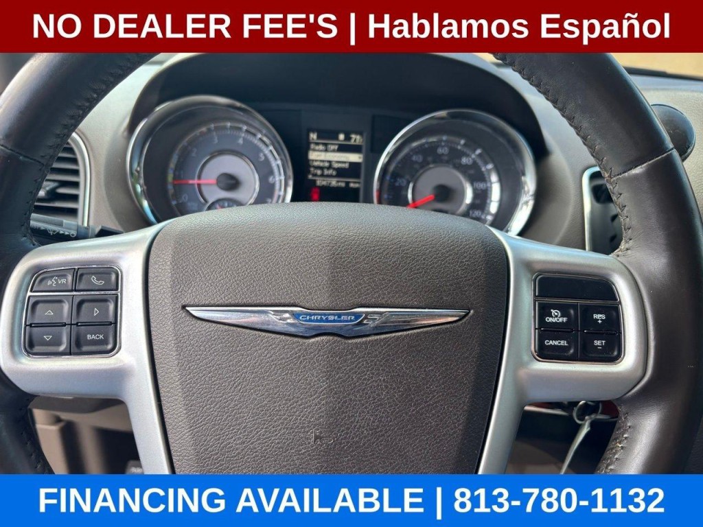 2015 Chrysler Town & Country Image 14