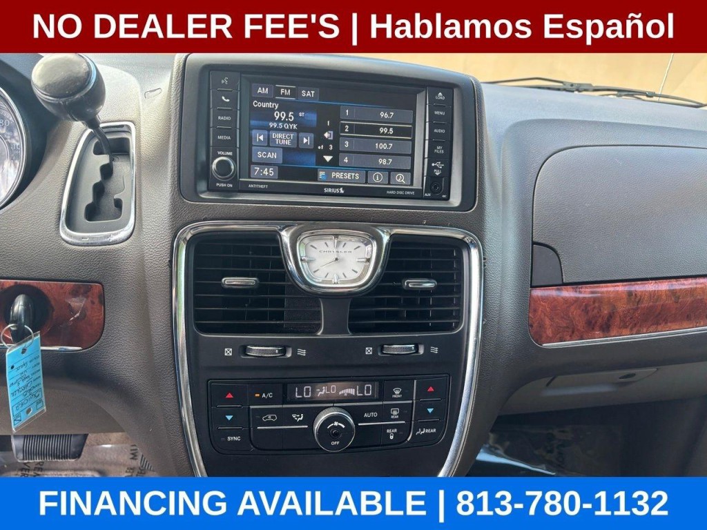 2015 Chrysler Town & Country Image 15