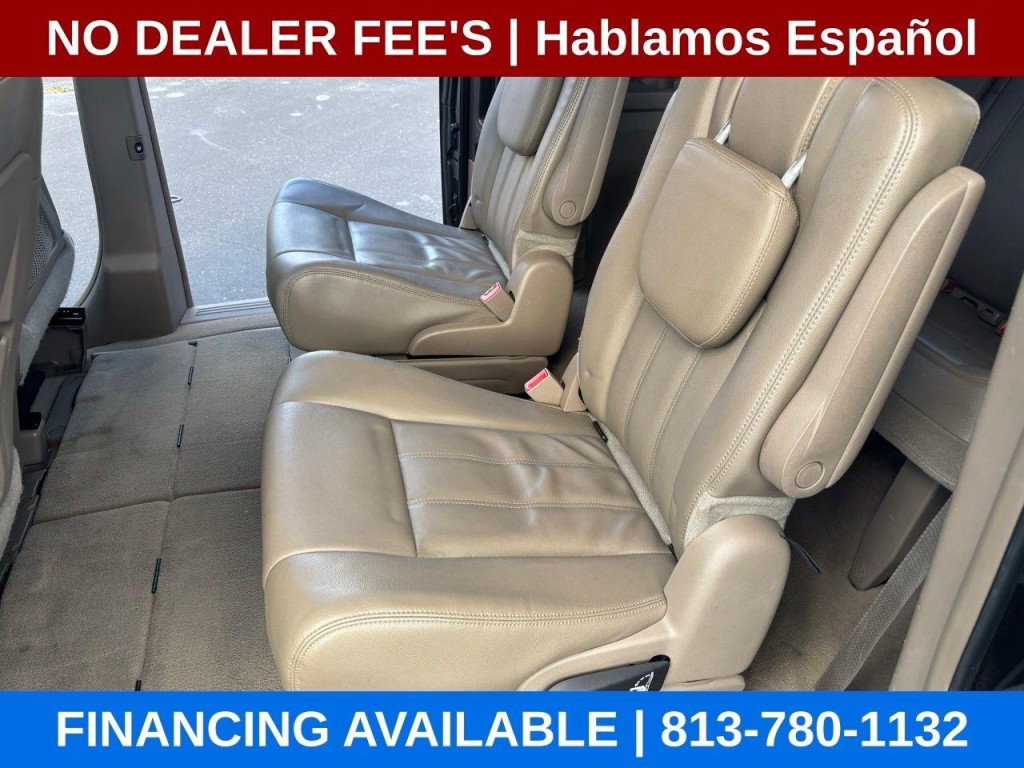 2015 Chrysler Town & Country Image 16