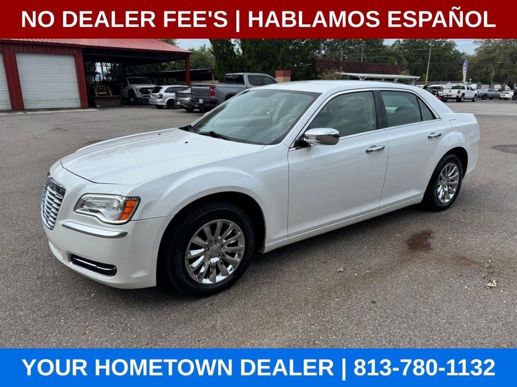 2011 Chrysler 300 Image 1