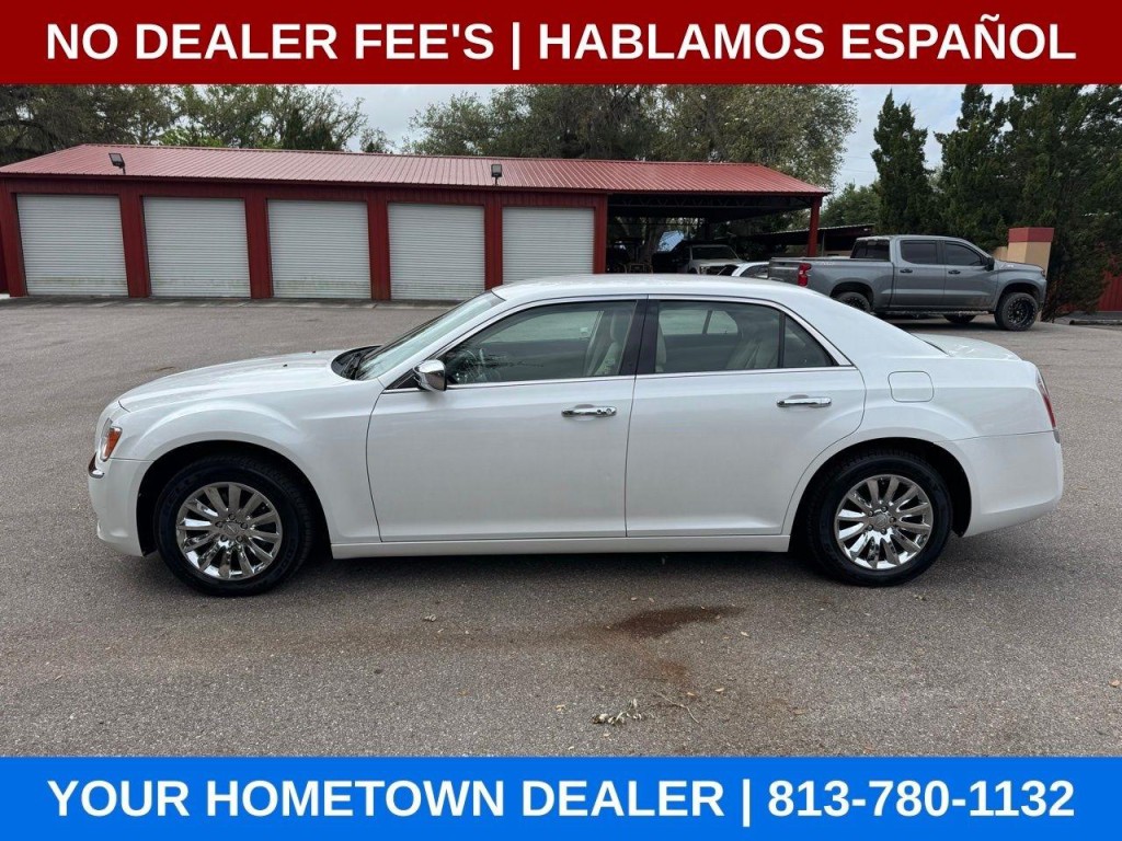 2011 Chrysler 300 Image 2