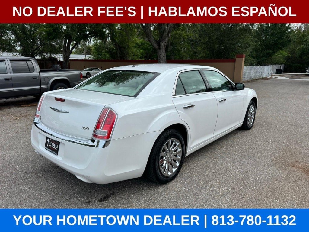 2011 Chrysler 300 Image 5
