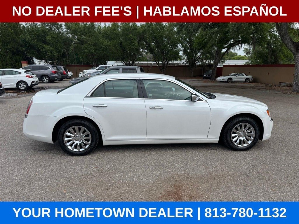 2011 Chrysler 300 Image 6