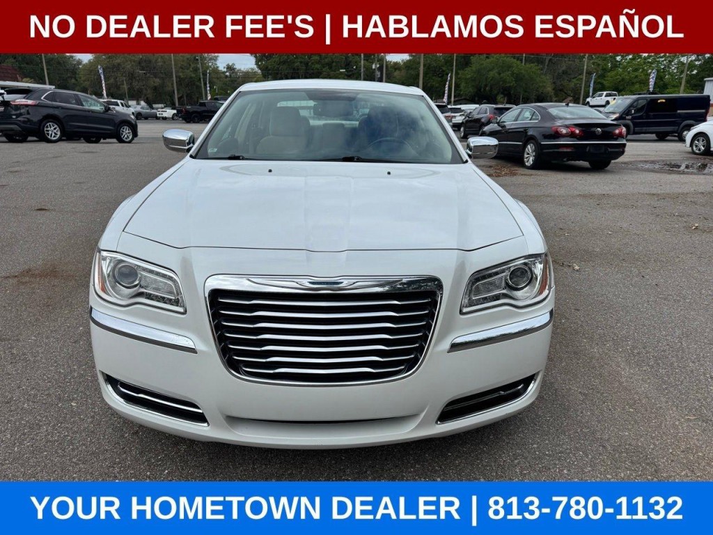 2011 Chrysler 300 Image 8