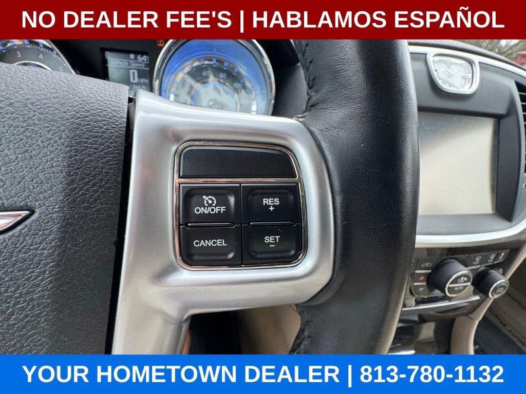 2011 Chrysler 300 Image 13