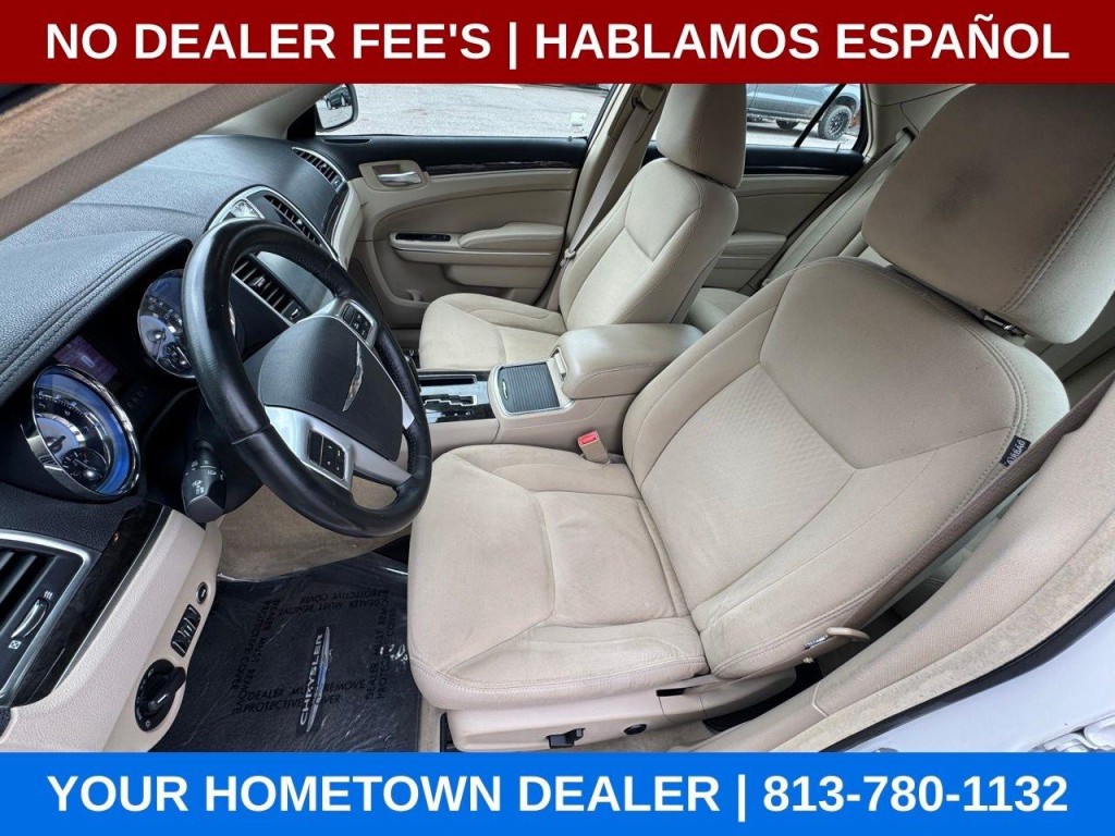 2011 Chrysler 300 Image 17
