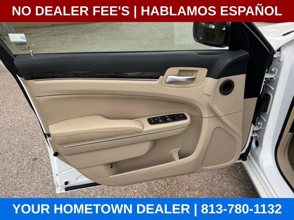 2011 Chrysler 300 Image 18
