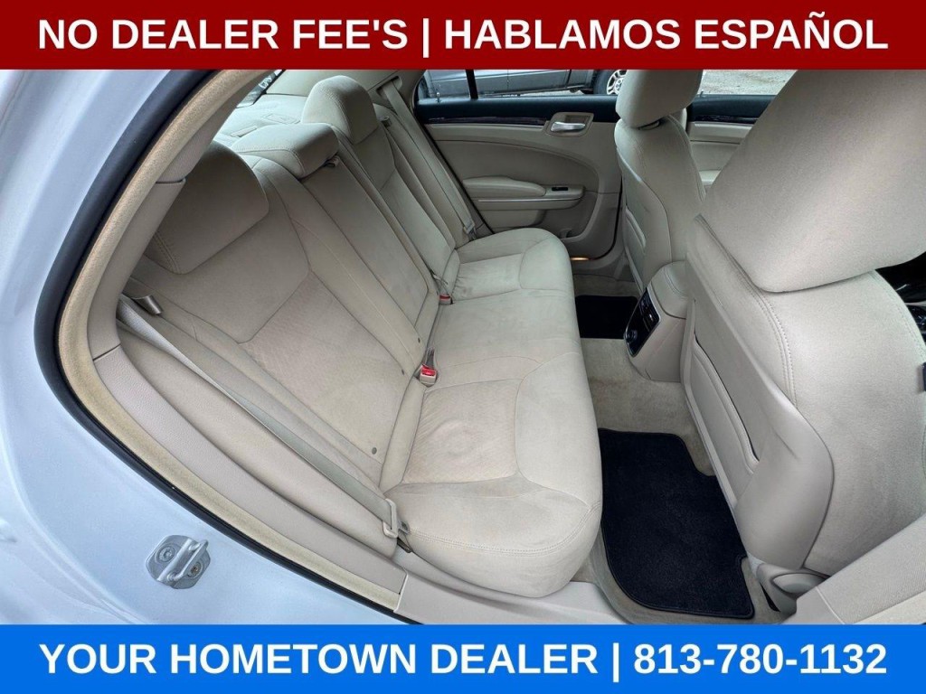 2011 Chrysler 300 Image 22