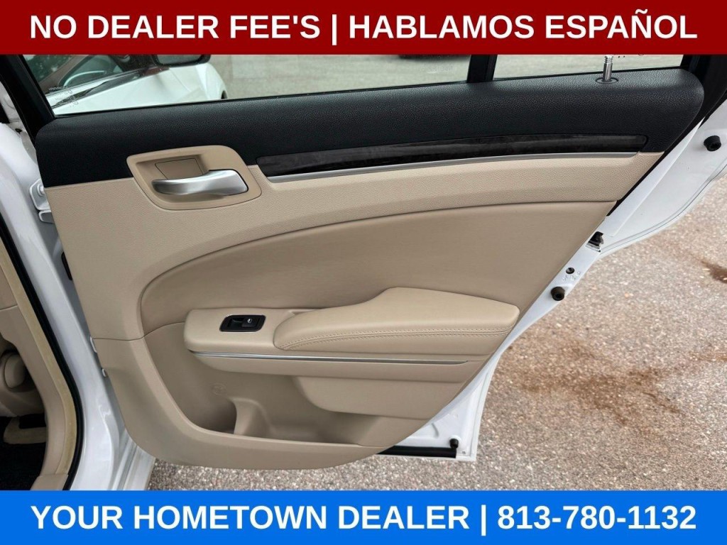 2011 Chrysler 300 Image 23