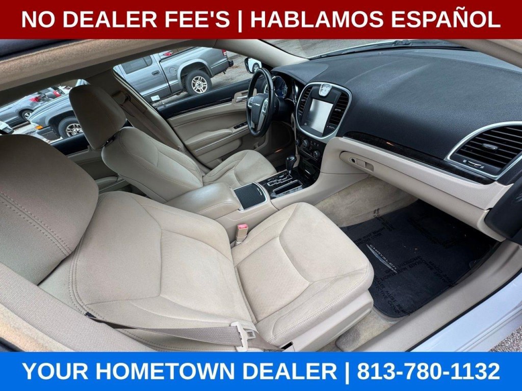 2011 Chrysler 300 Image 24