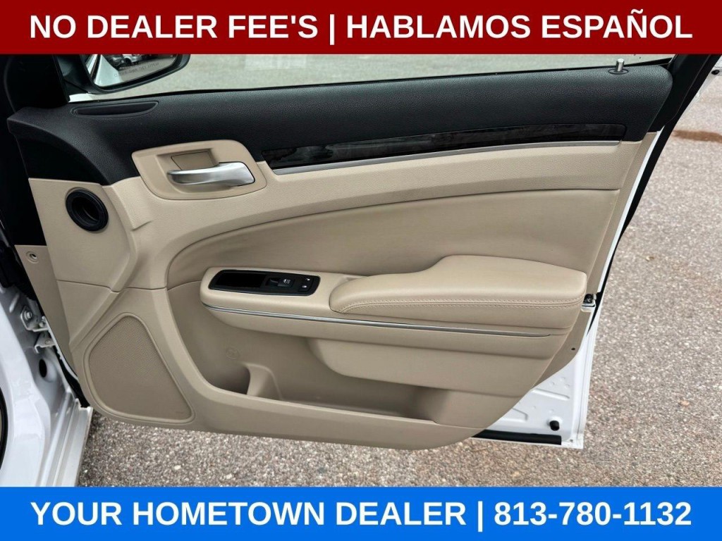 2011 Chrysler 300 Image 25