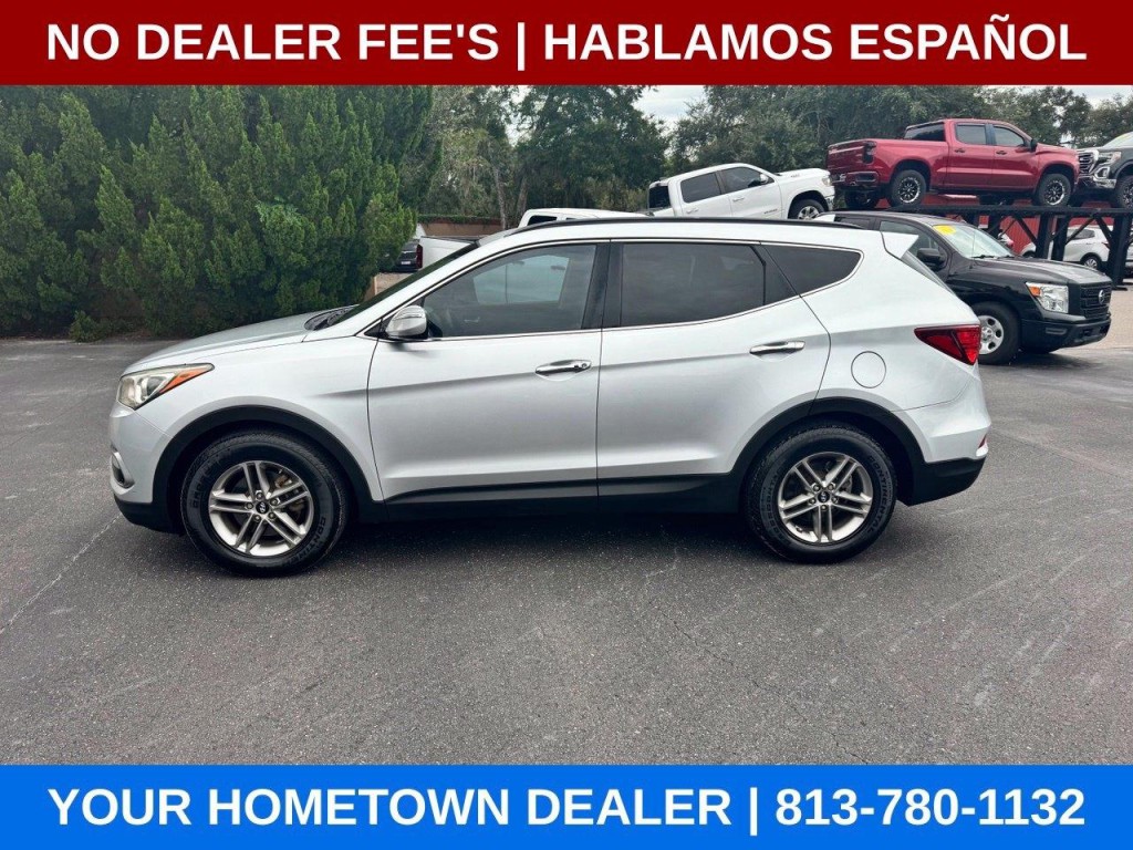 2017 Hyundai Santa Fe Image 2