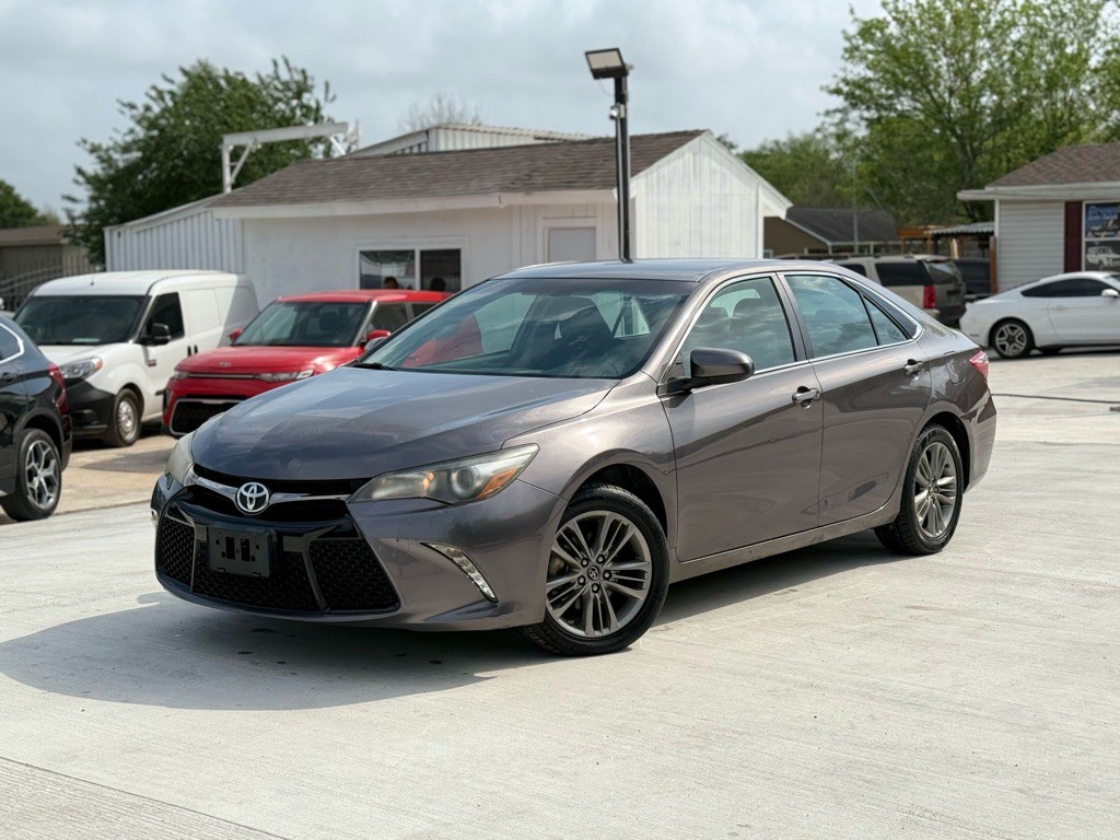 2017 Toyota Camry Image 1