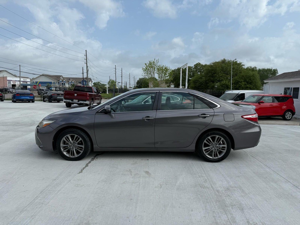 2017 Toyota Camry Image 6