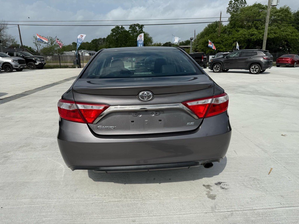 2017 Toyota Camry Image 8
