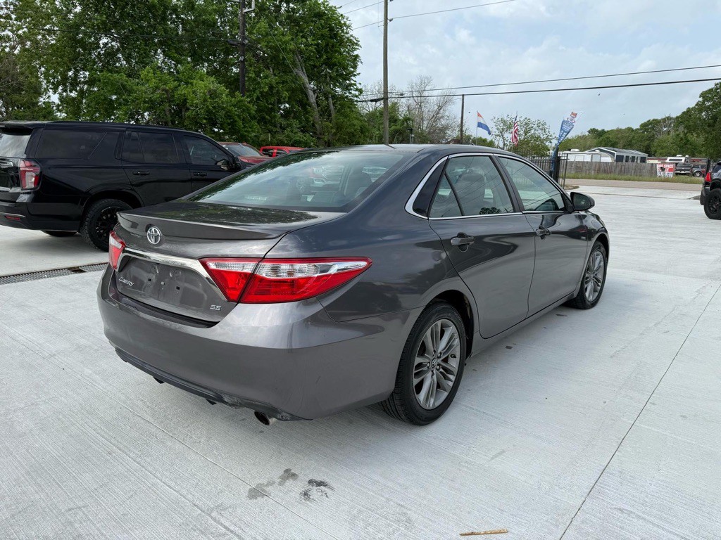 2017 Toyota Camry Image 9