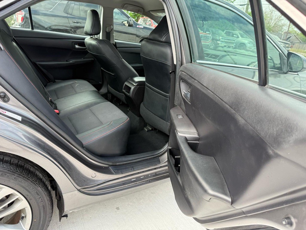 2017 Toyota Camry Image 11