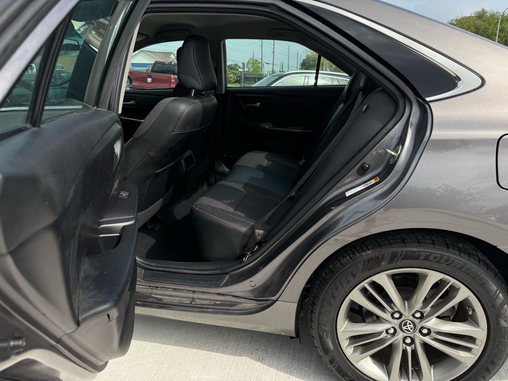 2017 Toyota Camry Image 13