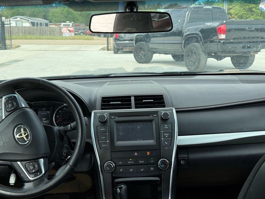 2017 Toyota Camry Image 15